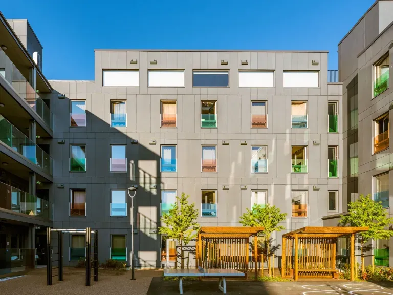 Fra prosjekt til realisering – hvordan foregår byggingen av et modulhotell?